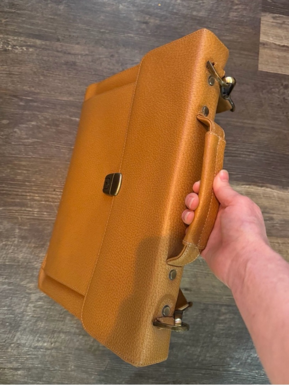 Wilson’s Leather Tan Briefcase Messenger Bag Laptop Crossbody Work Bag EUC - Picture 5 of 6